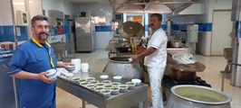 پخت و توزیع غذای نذری در بیمارستان استهبان