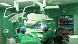 خروج توده بزرگ با چسبندگی شدید به عروق فمورال از بدن بیمار در بیمارستان استهبان