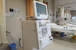 تجهیز بخش دیالیز بیمارستان استهبان به دستگاه دیالیز پیشرفته B BRAUN به ارزش 500 میلیون تومان