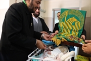 بمناسبت دهه کرامت؛ حضور خادمان حرم مطهر رضوی در بیمارستان استهبان