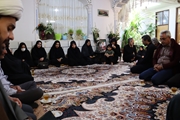 دیدار مسئولان و جمعی از کارکان بیمارستان استهبان با خانواده شهید عباسپور