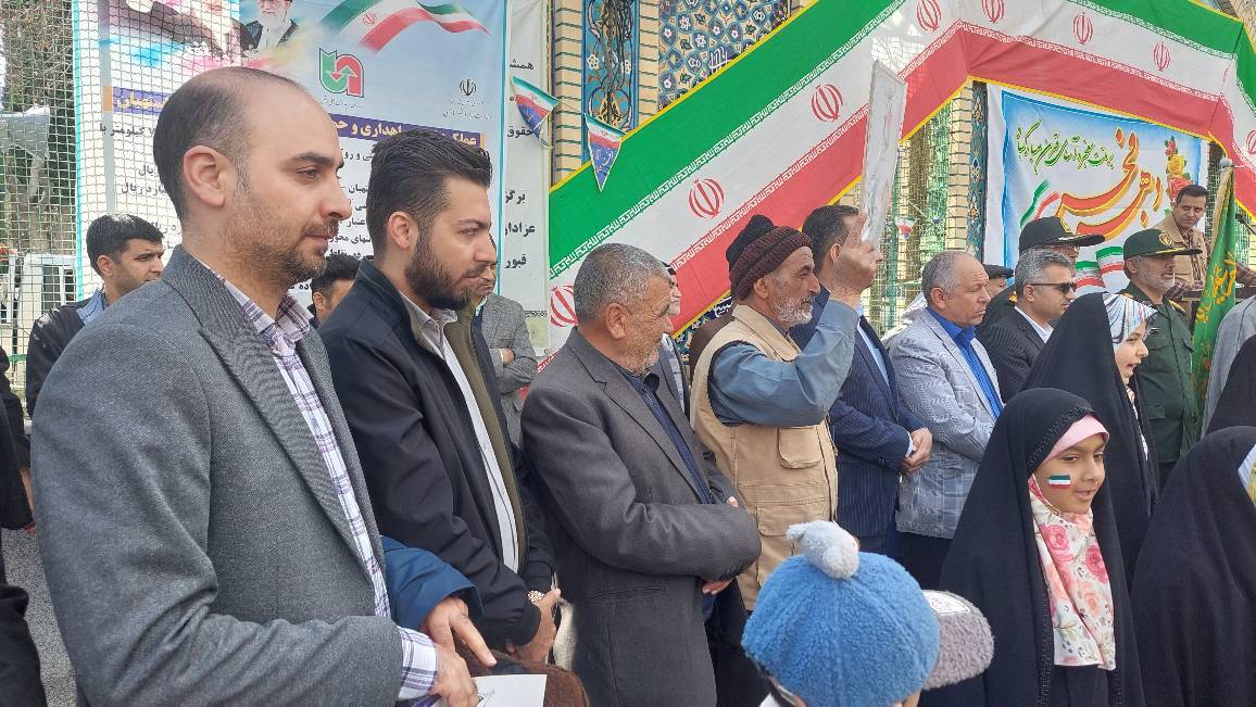 حضور مسئولان سلامت شهرستان استهبان در راهپیمایی یوم الله ۲۲ بهمن