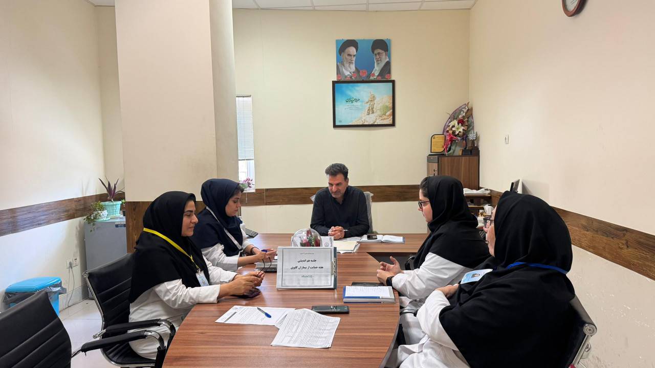 نشست هم اندیشی حمایت از بیماران کلیوی در بیمارستان استهبان