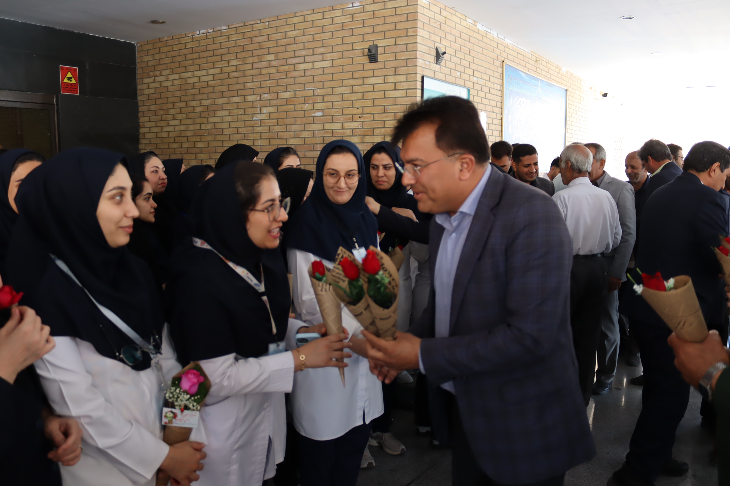 تقدیر مسئولان شهرستان از پرستاران بیمارستان استهبان